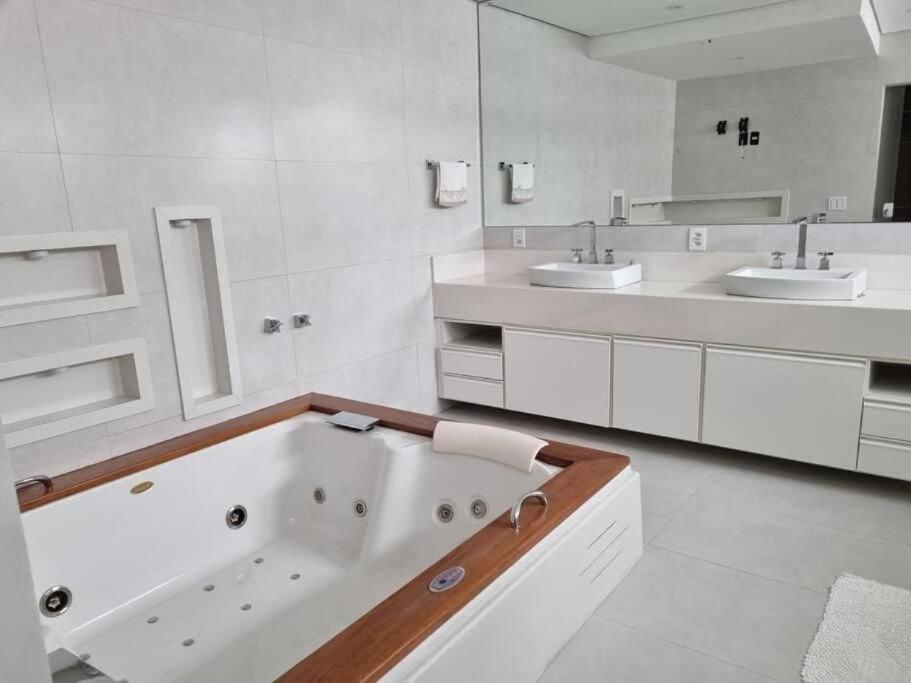 Mansao Casa Blanca Em Sao Roque C/ 5 Vagas Garagem Villa Exterior photo